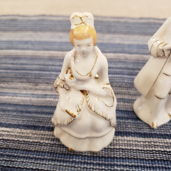 George and Martha Washington Salt/Pepper Shakers - Picture 2 of 11